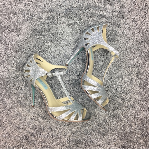 blue by betsey johnson tee evening sandals